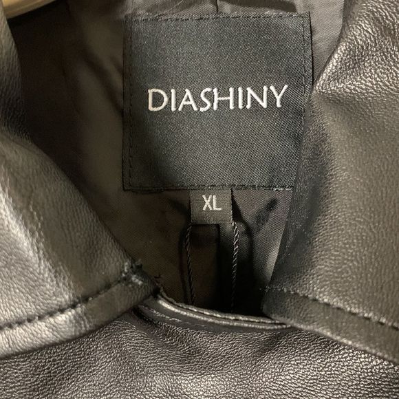 DIASHINY size extra large faux leather Motorcycle vest with pockets NWT - Picture 2 of 9